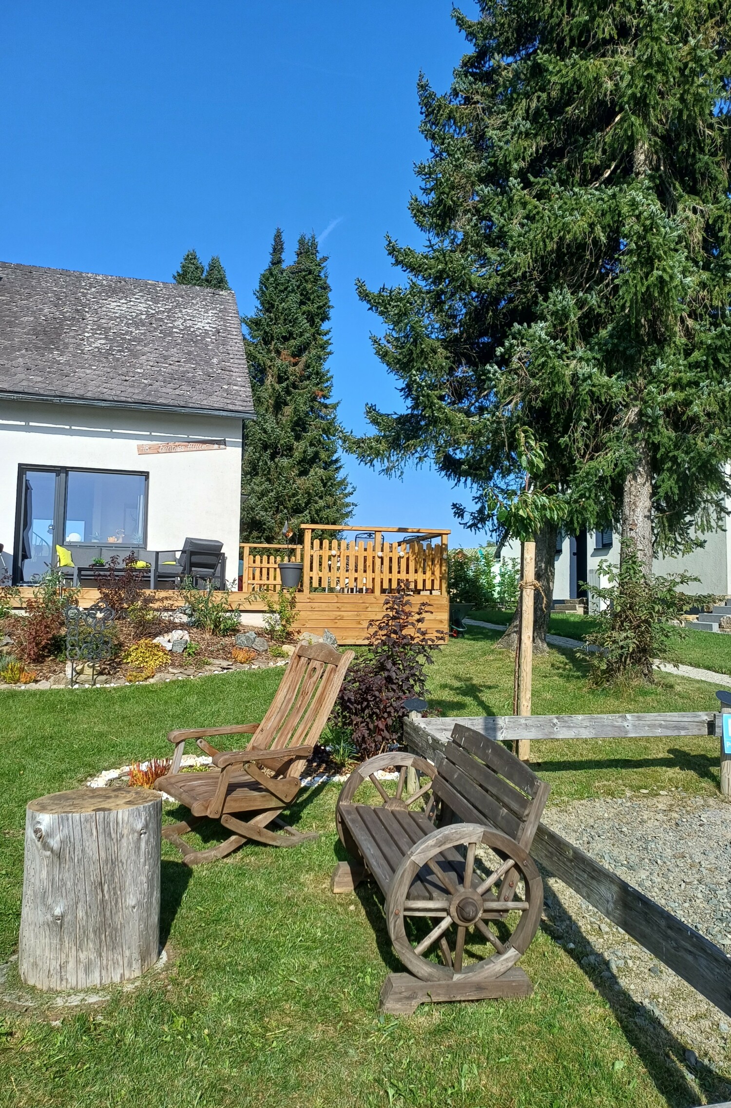 Fennies Hütte Sommer2.jpg