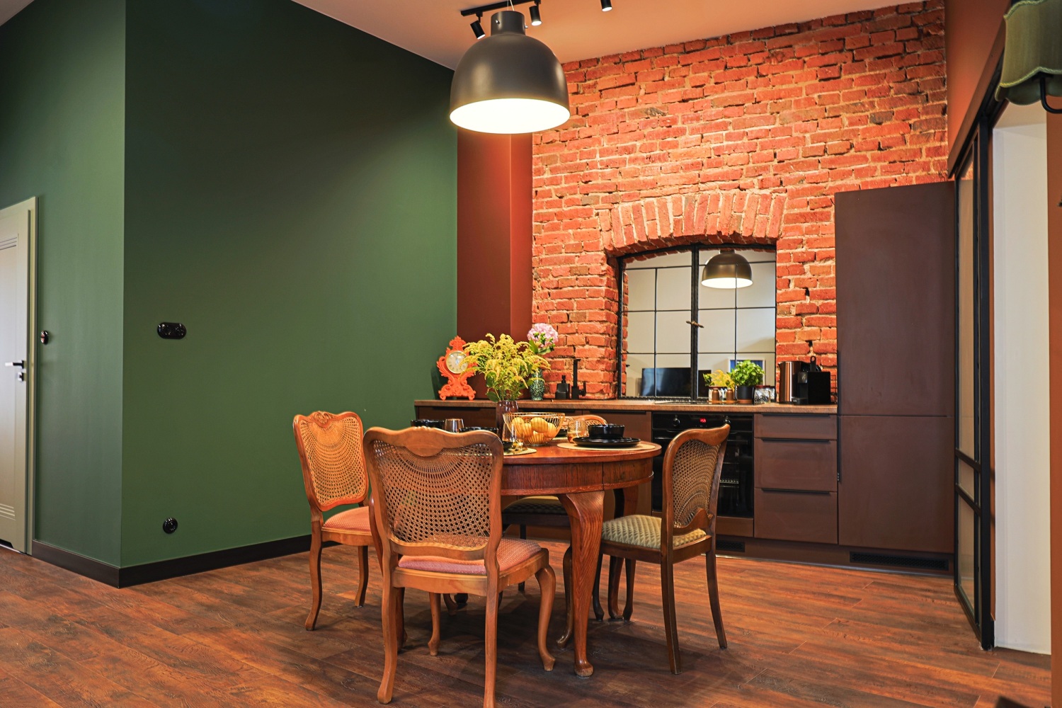 jadalnia piękna cegła charakter Łodzi.jpg