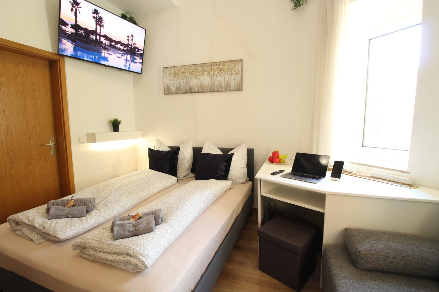 2022-10-26 - 106 - bedroom.jpg