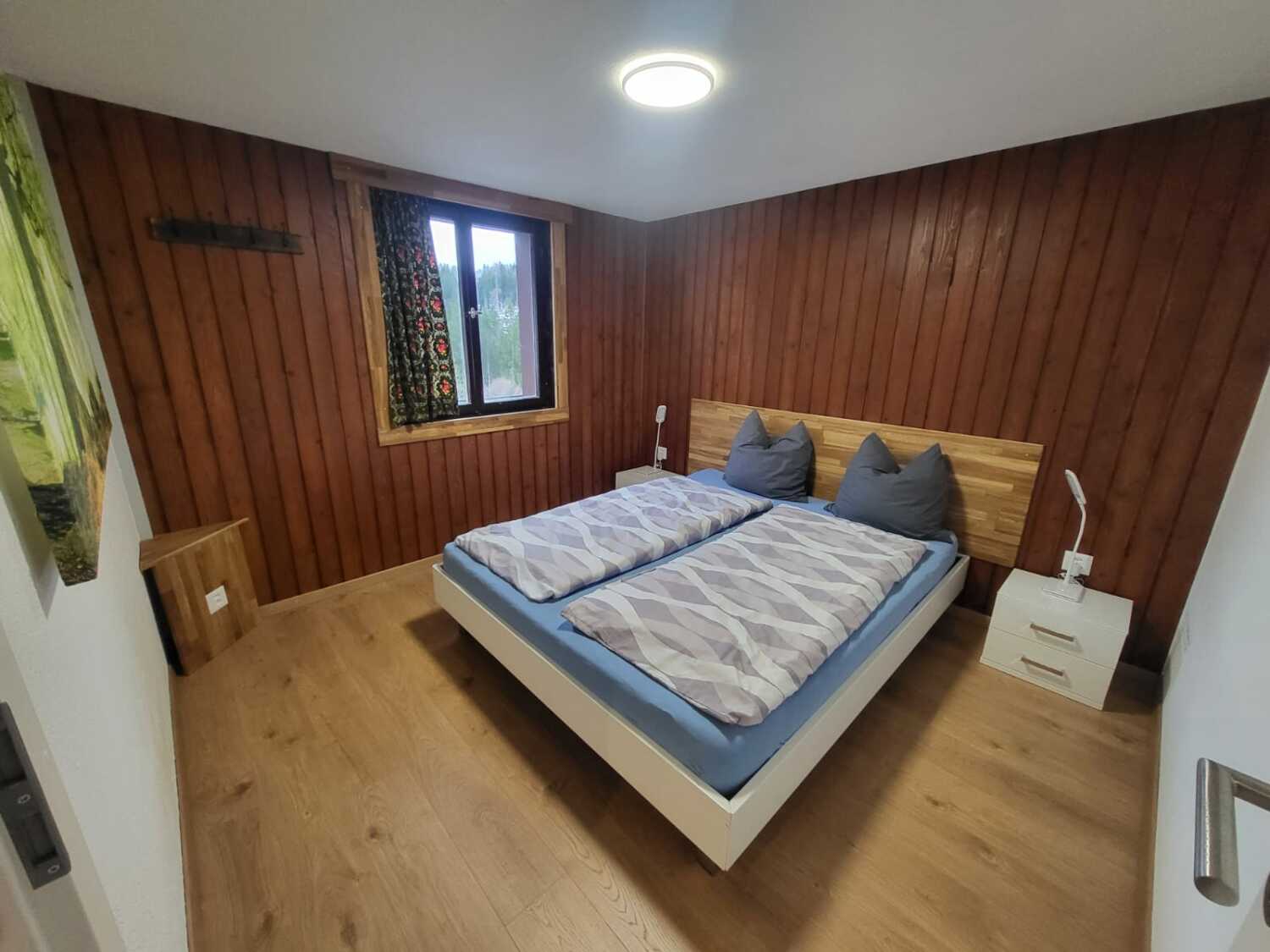 1. OG West_Schlafzimmer Süd 2.jpeg