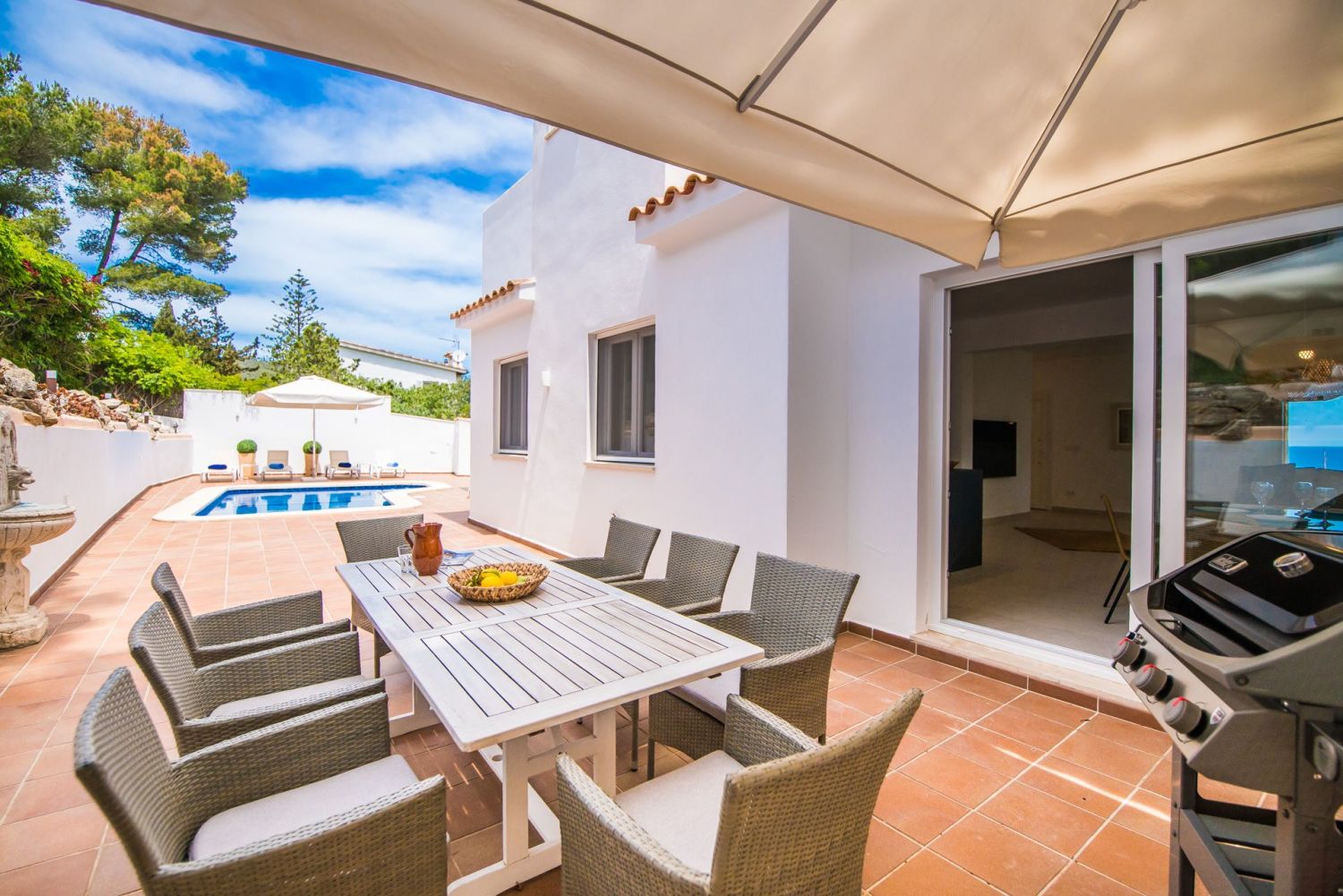 Villa_Marbella_Essbereich aussen 3.jpg