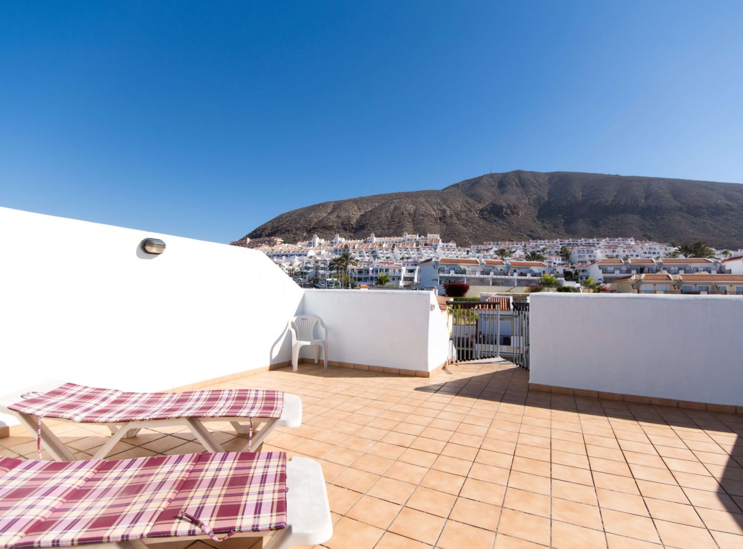 los_cristianos-apartamento_con_bonitas_vistas_y_piscina_en_los_cristianos_D7D7B8D6-DC4F-87D2-4B3B-4EA8111BFD5E-16.jpg