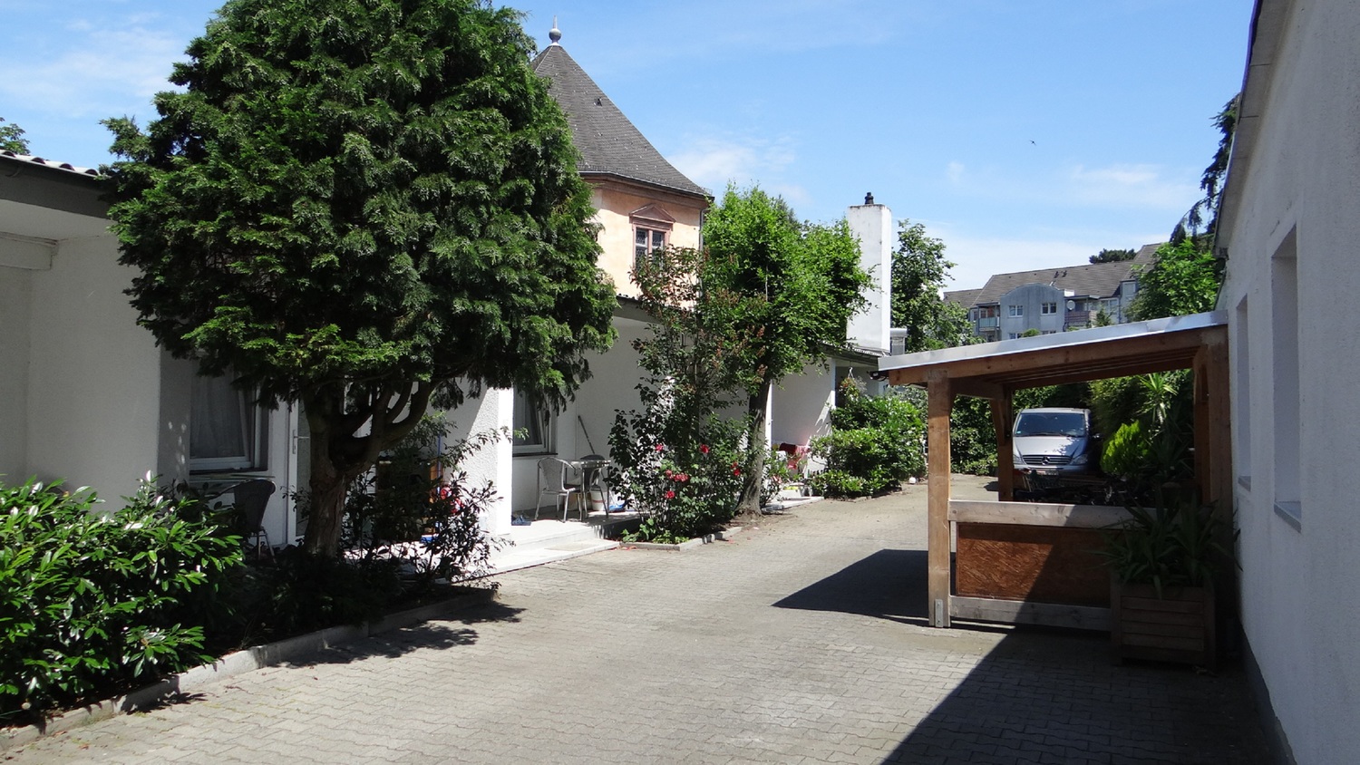 Hofeinfahrt zu den Appartements hohe pixel.jpg