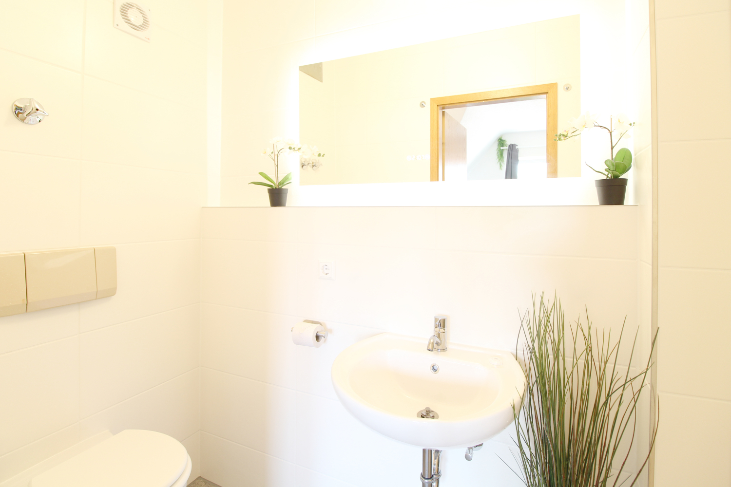 2025-06-14 - 405 bathroom-a_b.jpg