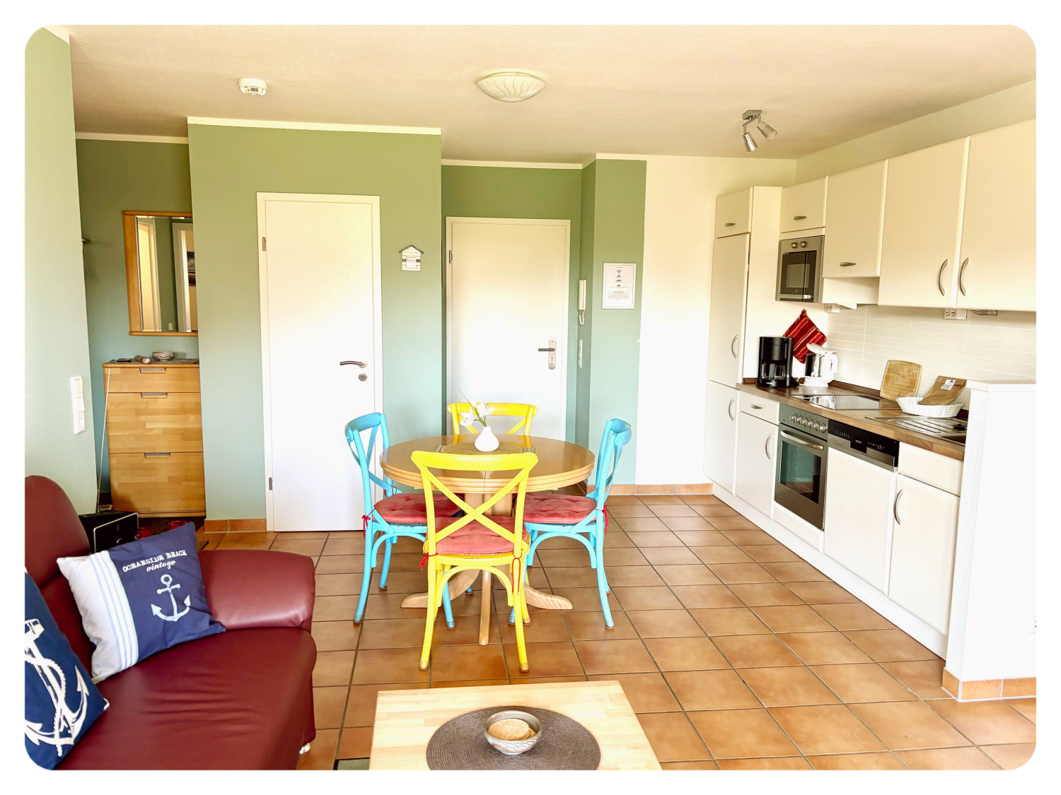 B2 wohnen_küche_sofa.jpg