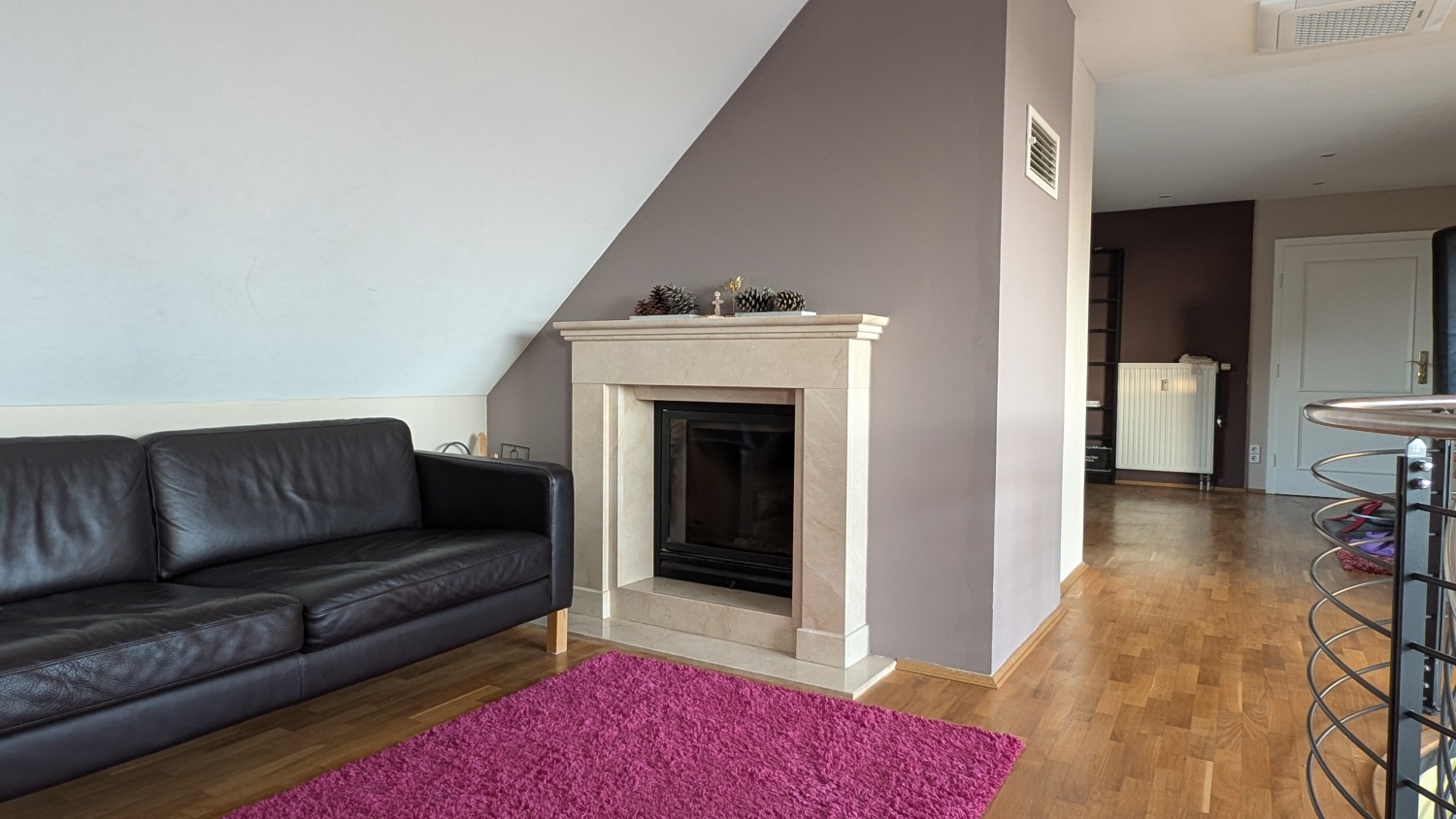 Wohnzimmer Kamin.jpg