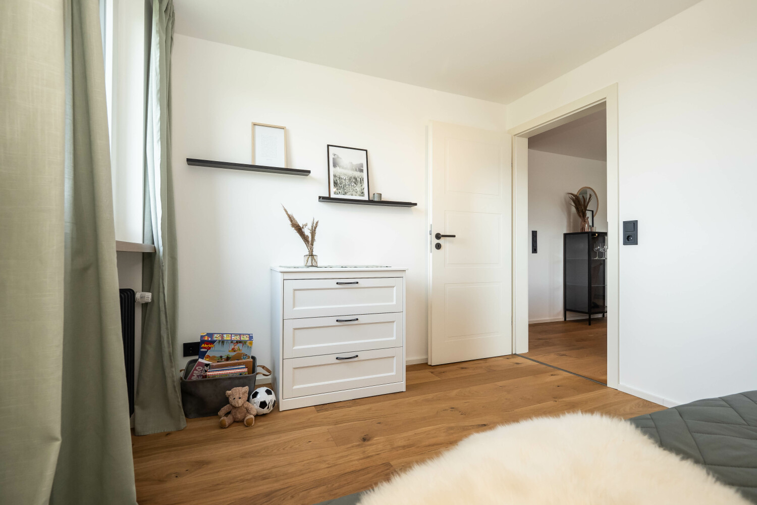 Schlafzimmer 3 (2).jpg