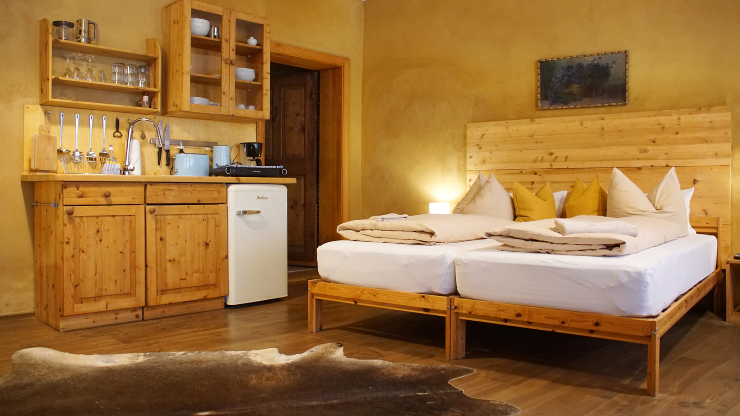Bett, Miniküche.jpg