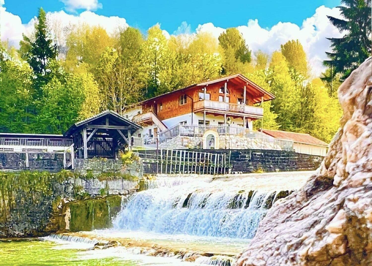 001 11 Größe große Fewo im ALPEN-LANDHAUS zwischen Berg und Bach mit Kamin in Kiefersfelden. - Bayern heller.jpg