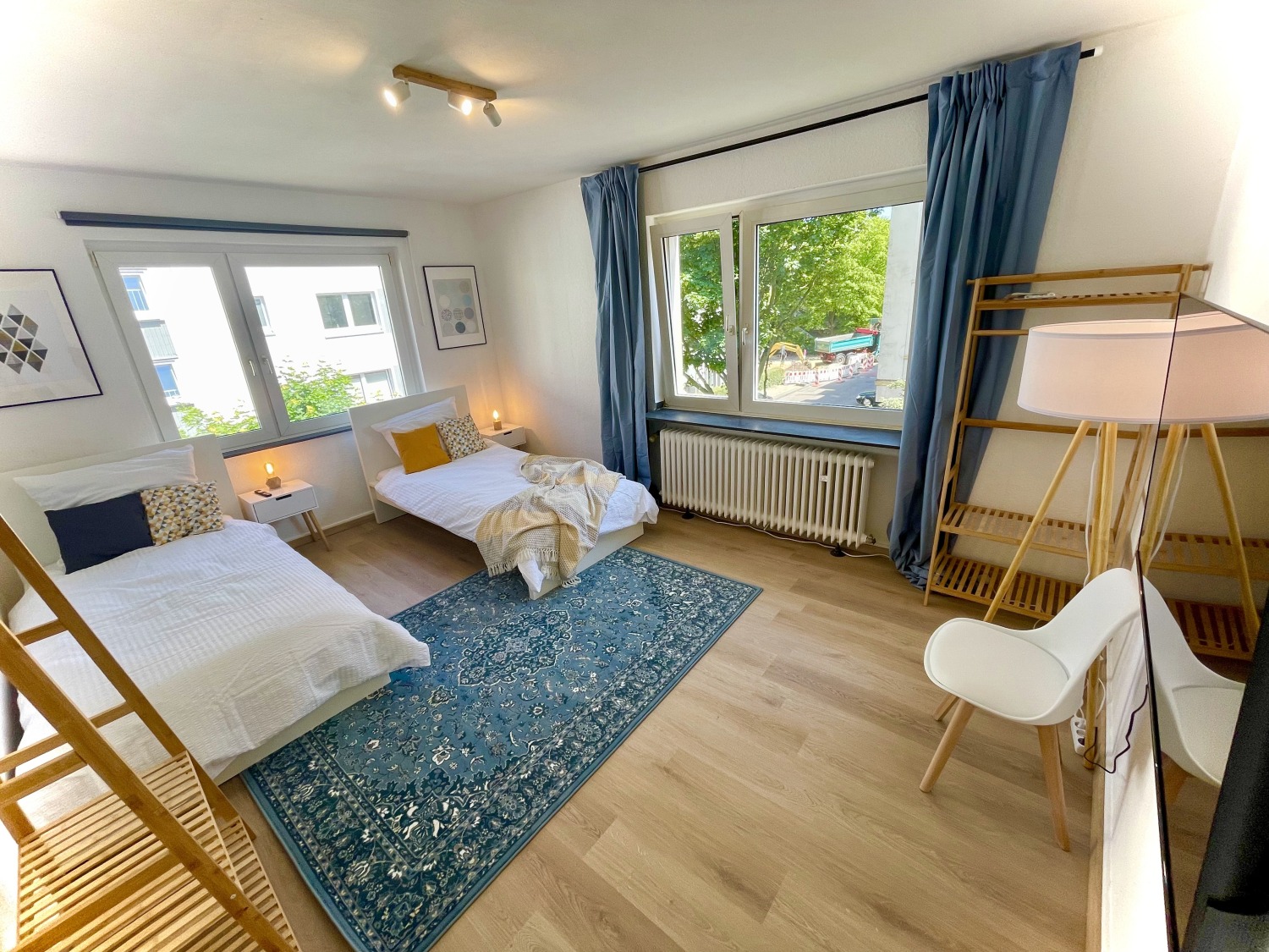 Zimmer 1 (3) Moneyshot.jpg