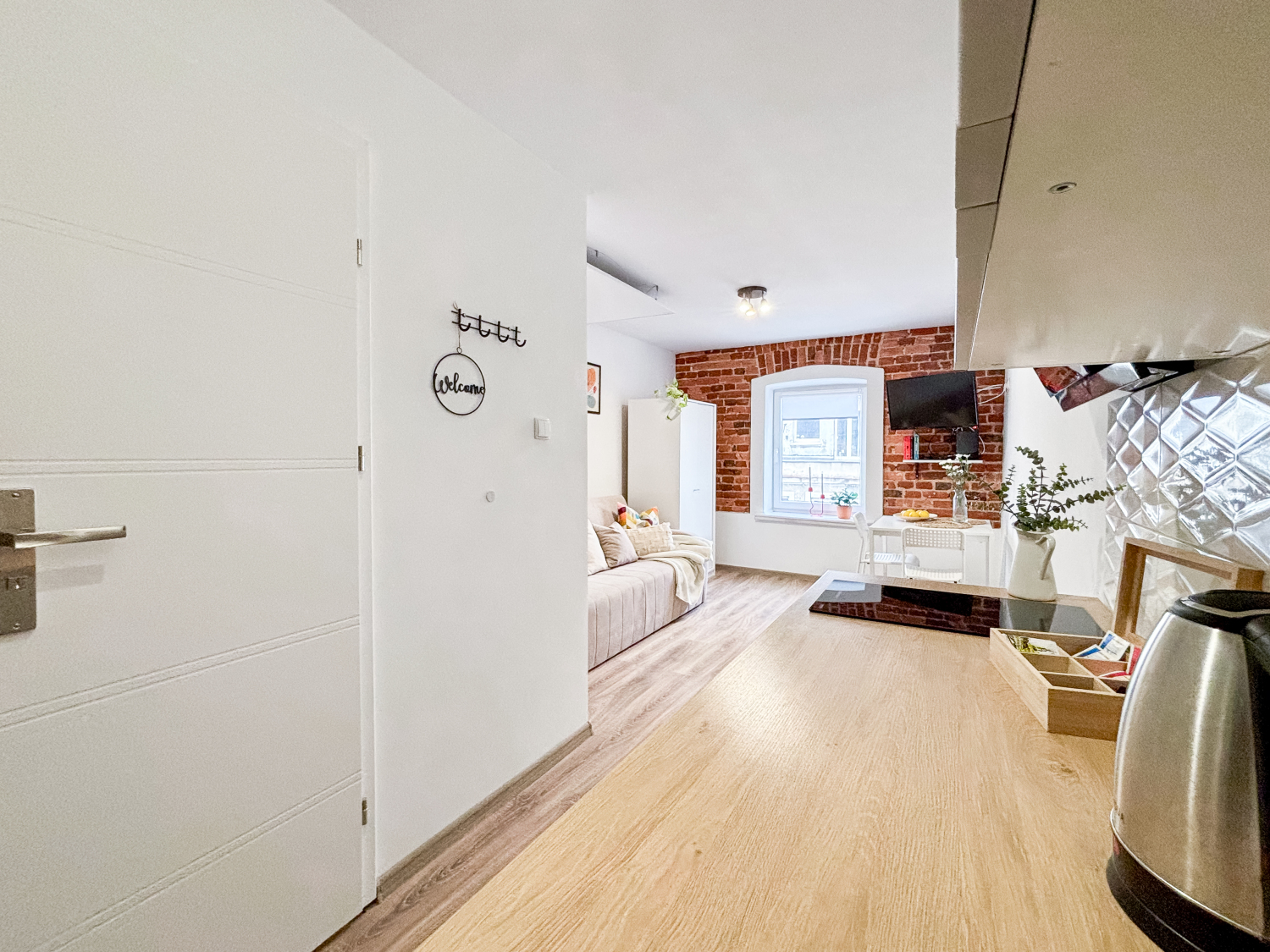 wjazd do budynkklatka schodowa nawrot 55a-18.jpg