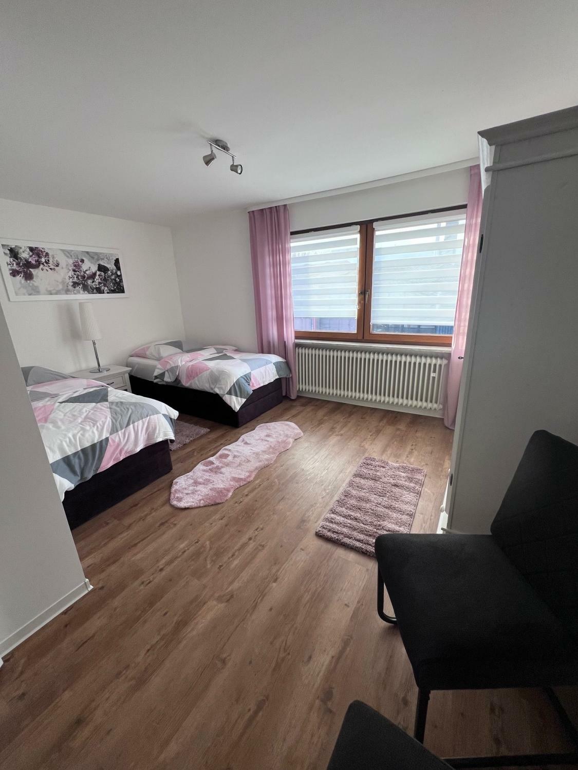 Schlafzimmer 1, Aptm. 7.jpg