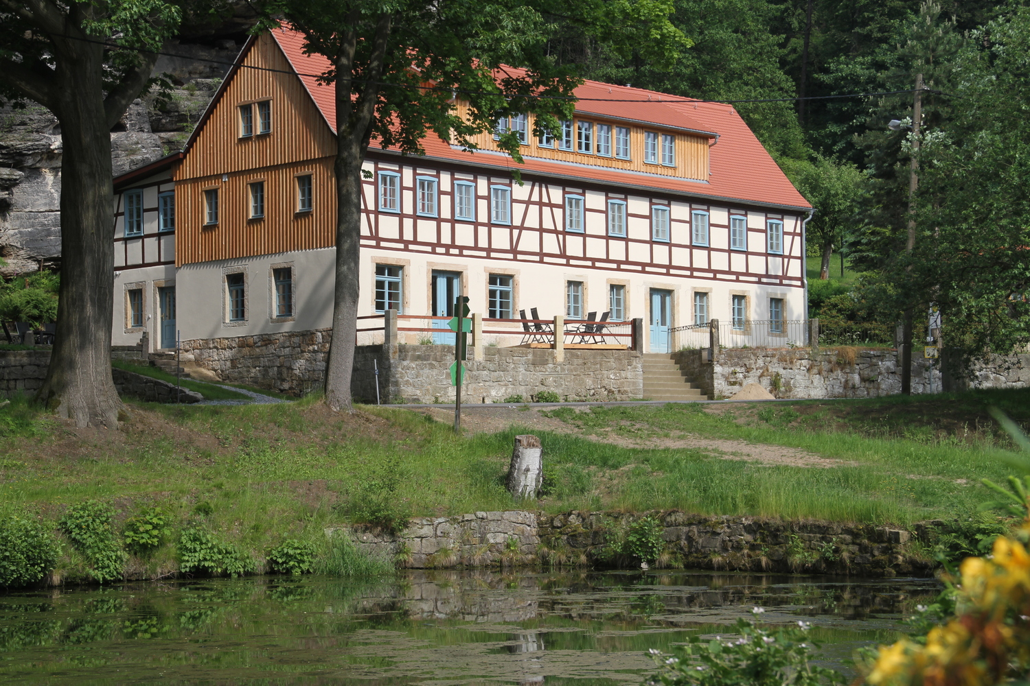 Felsenkeller Bielatal mit Teich 2019_06_11_1116.JPG