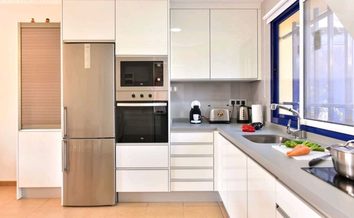 19-09-11 44 Elegante Küche voll ausgestattet.jpg