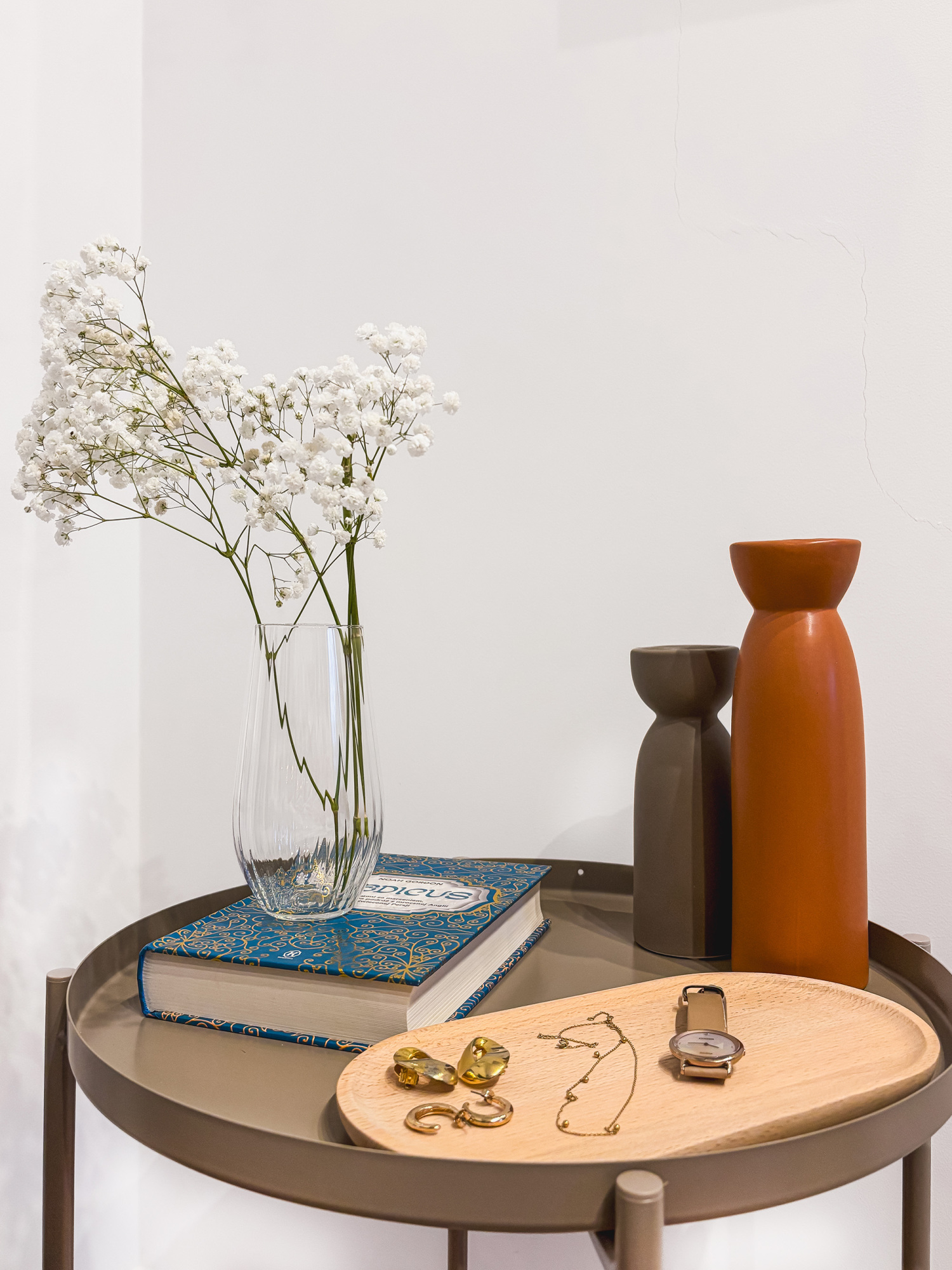 detal sypielnia mieszkanie Łódź z widokiem i wyjściem do parku przy Piotrkowskiej.jpg