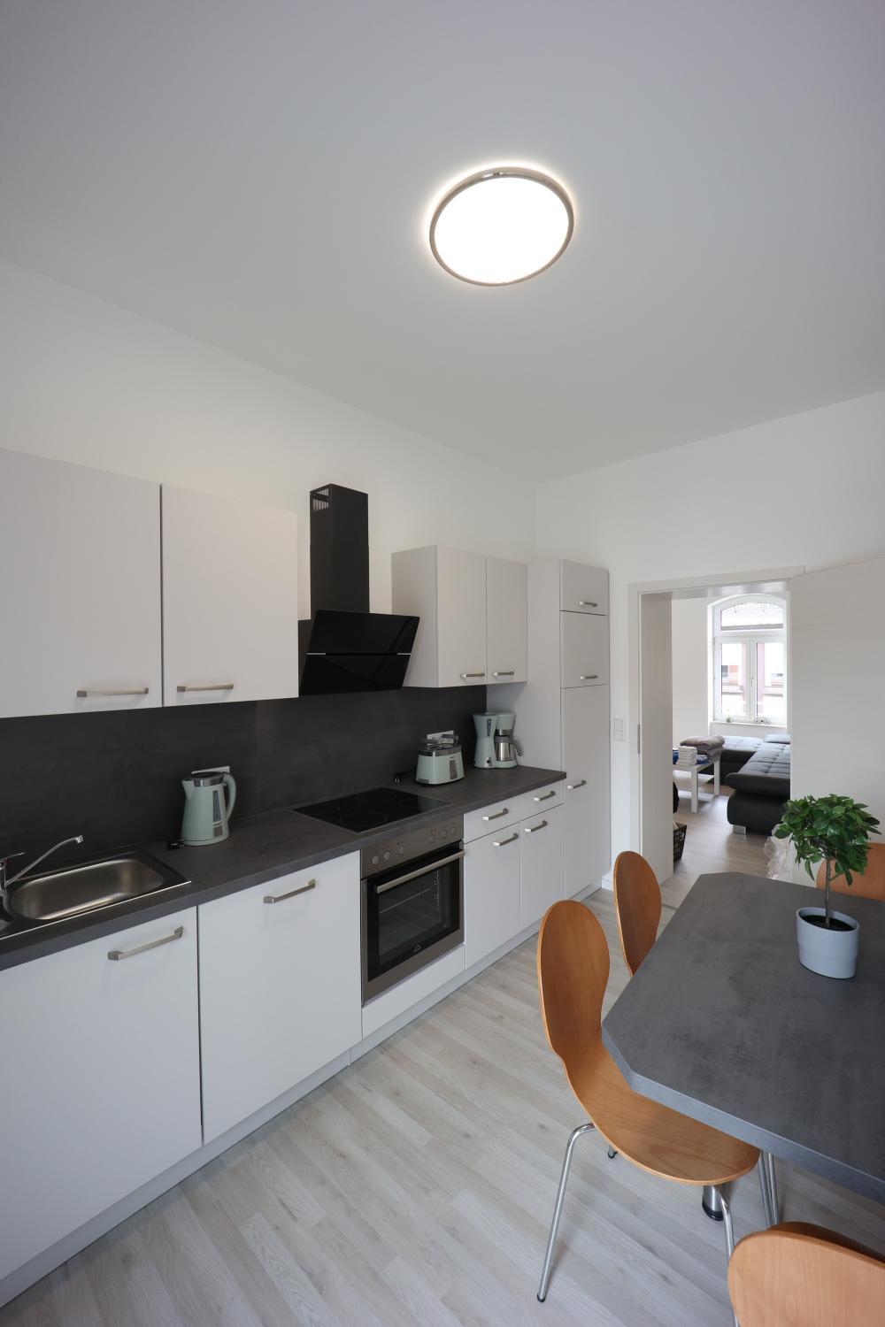 Küche & Esstisch.JPG