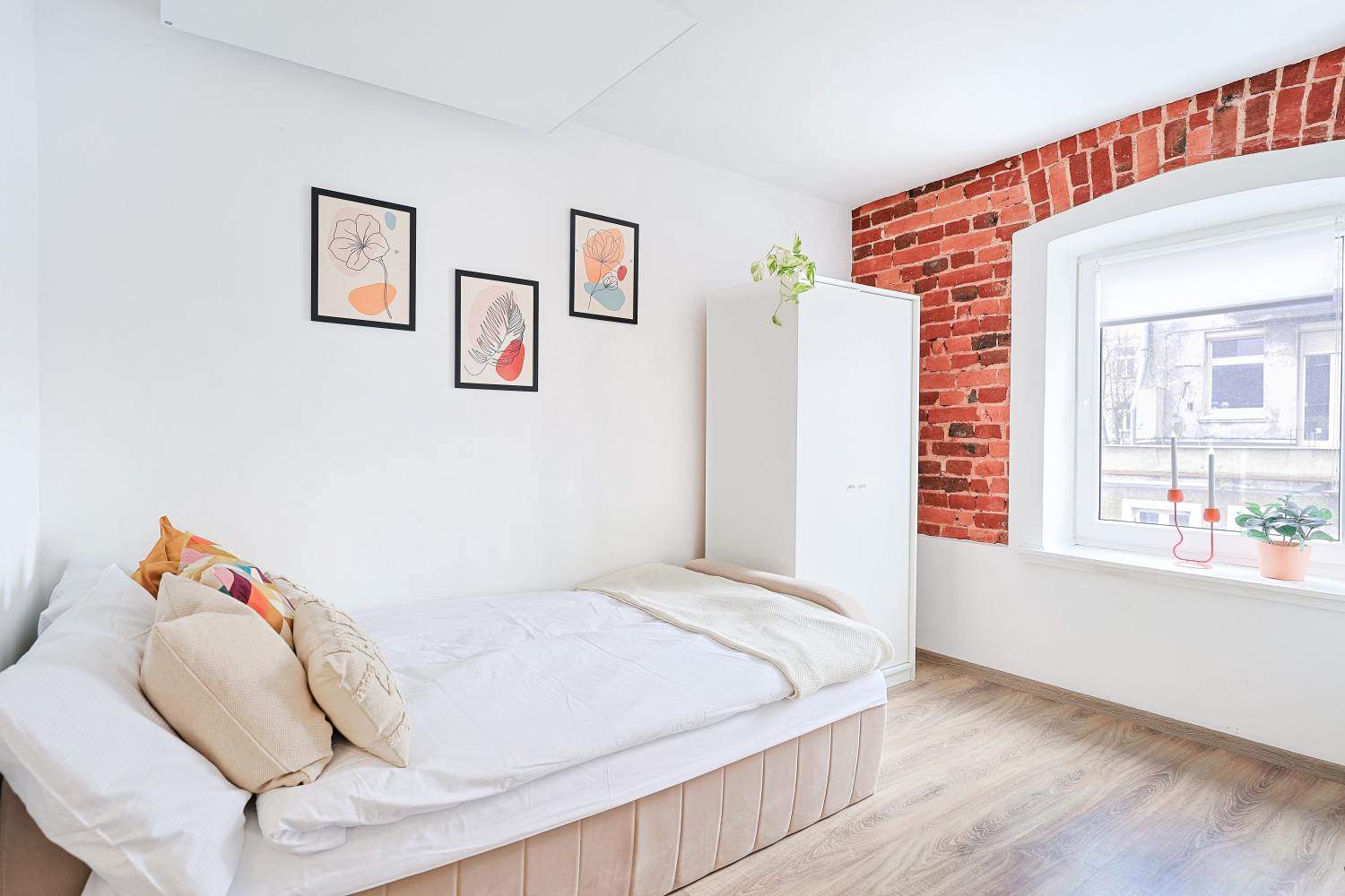 ładne mieszkanie w centrum na booking.jpg