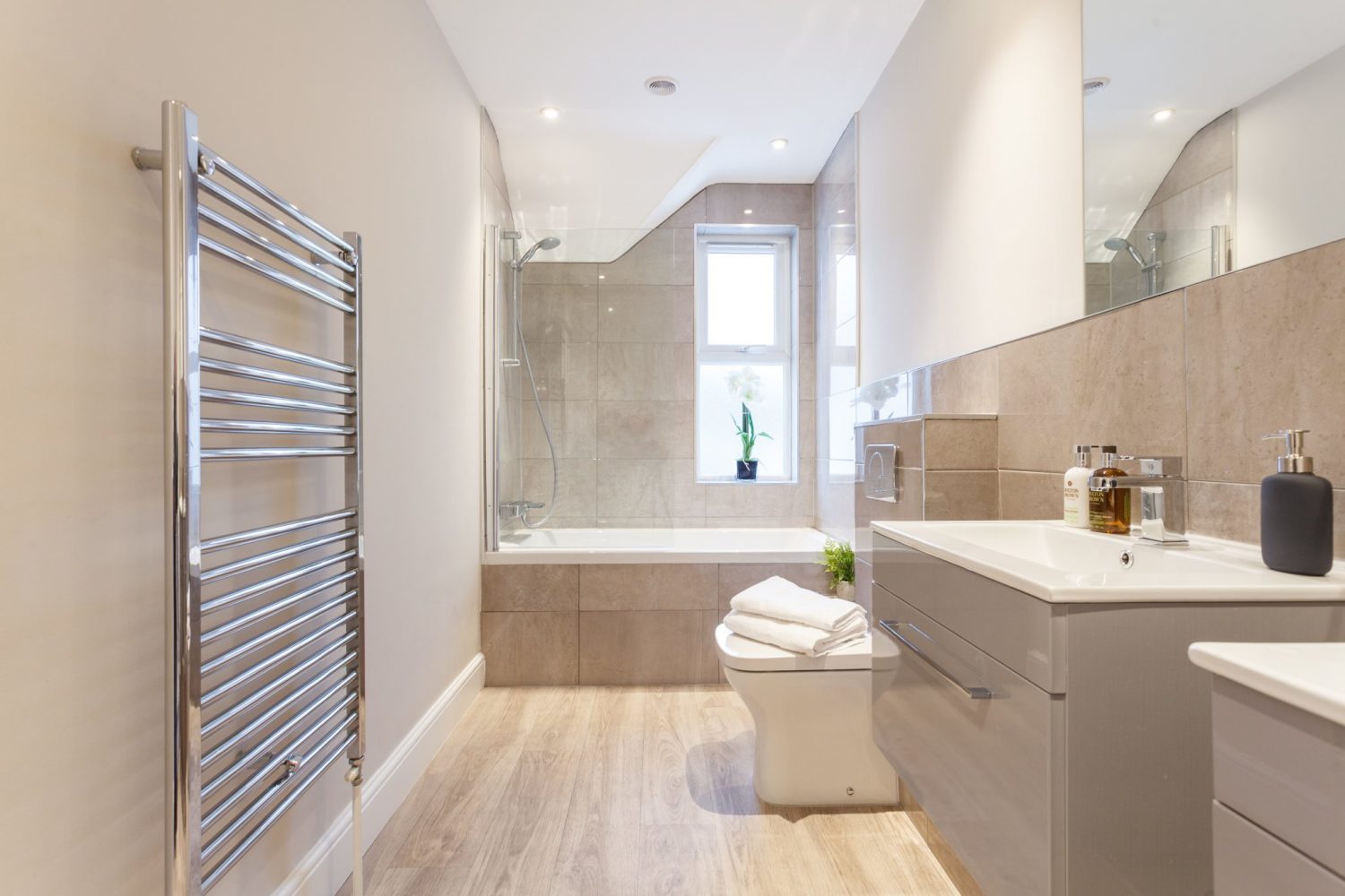 Reef House bathroom.jpg