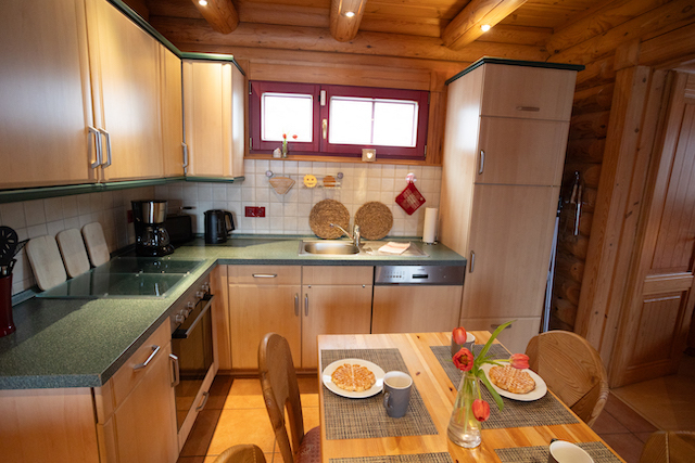 Blockhaus Küche2 Kopie.jpg