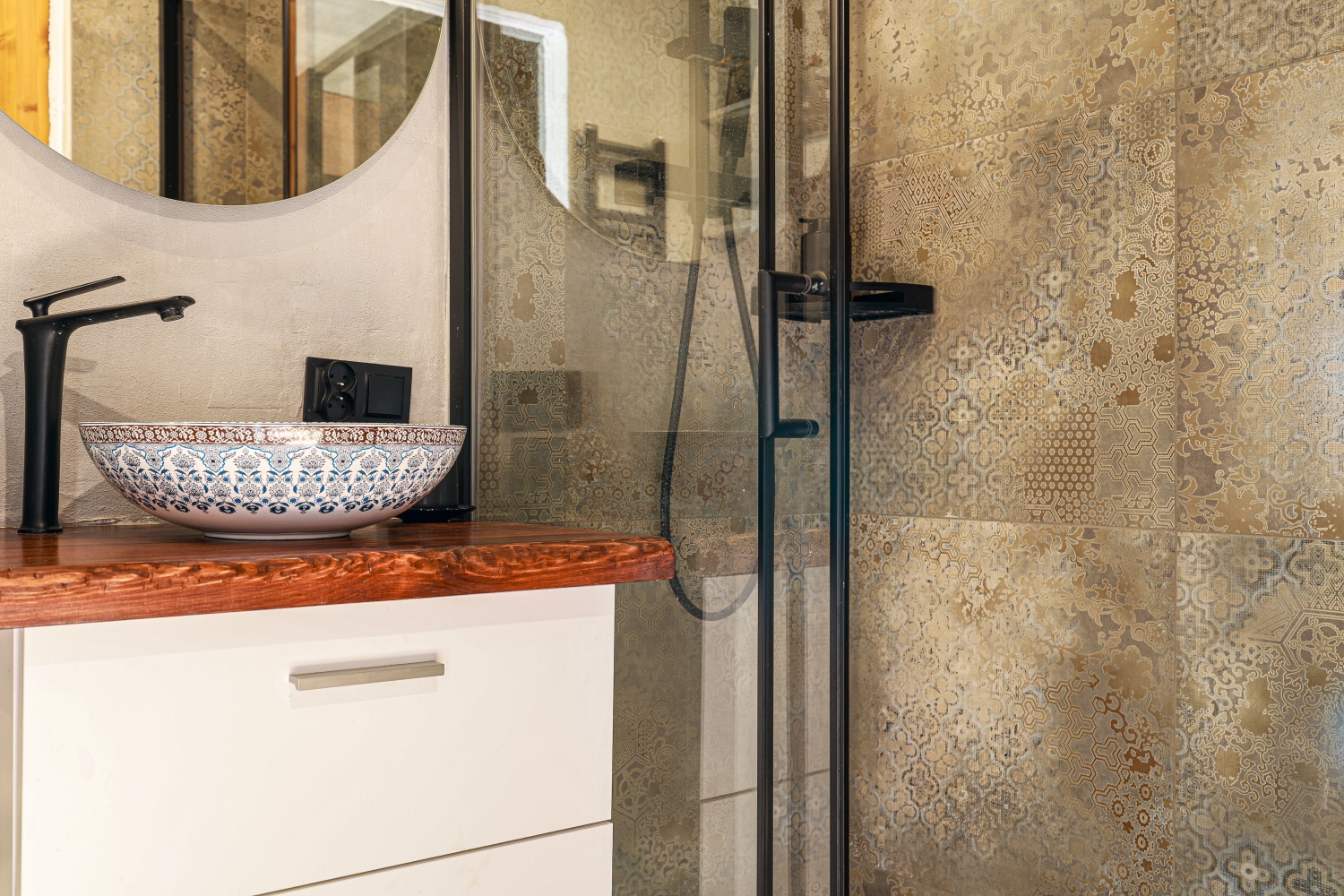 detal łazienka Łódź booking airbnb.jpg