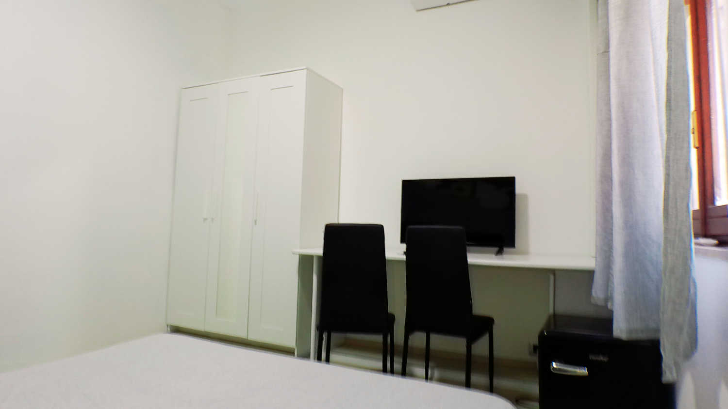 camera 2 scrivania  .png