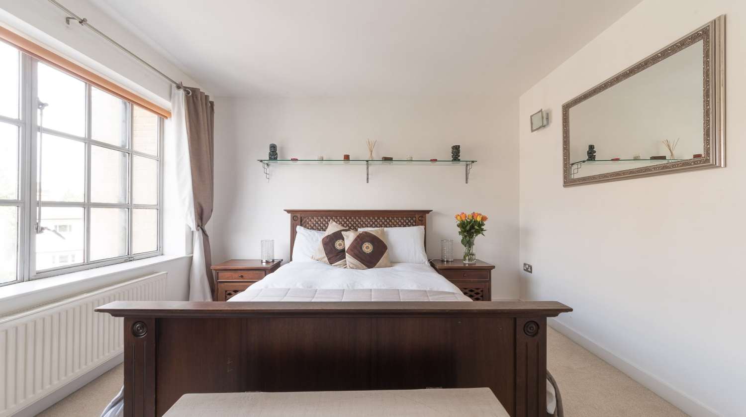 L2 Queen bedroom 4.jpg