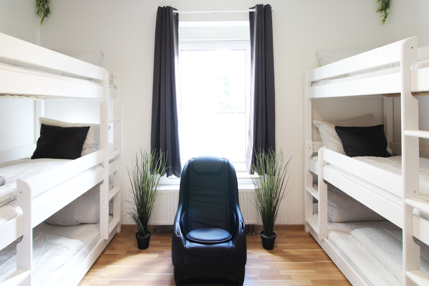 2024-05-31 - room w massage chair_b.jpg