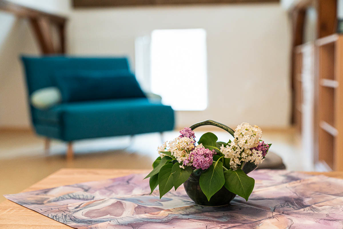 (5) Galerieebene, mit Flieder.jpg