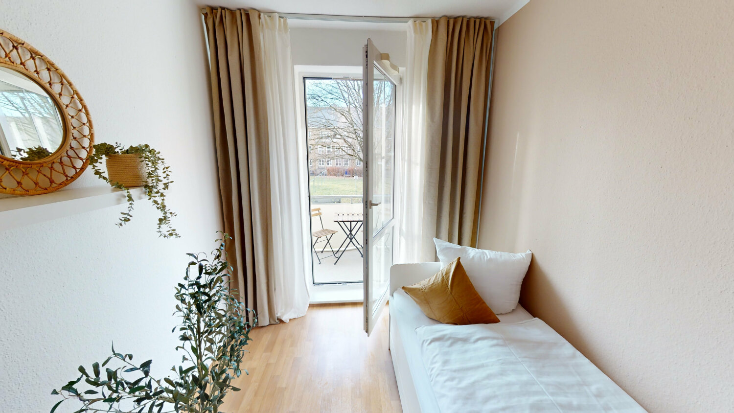 Jahnstr. 22 1R Schlafzimmer (1).jpg