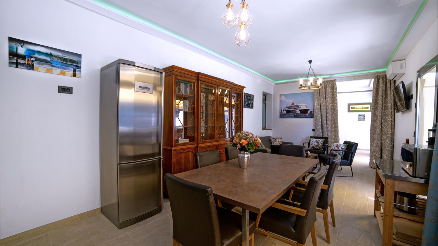 Esszimmer m Schrank Blick ri Schlafzimmer.jpg