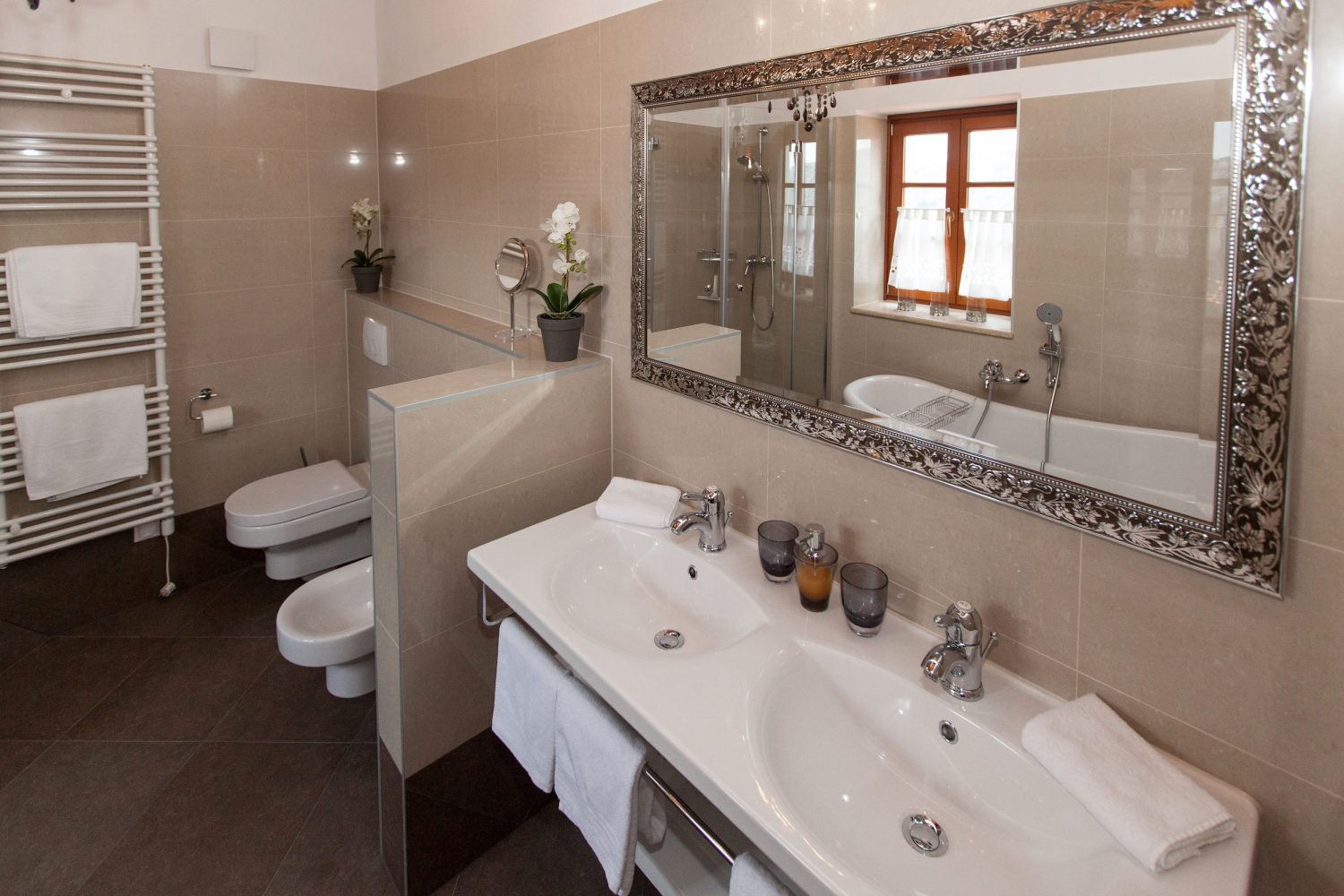 022-V.VALLIS Bathroom I .jpg