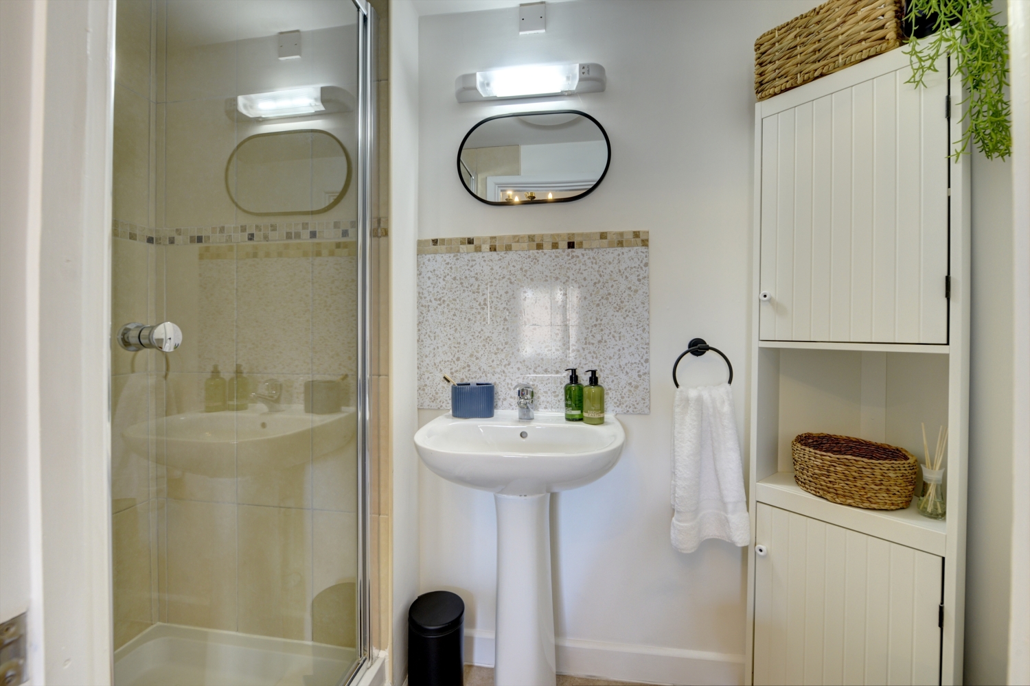 Loft Cottage Ensuite 2.jpg