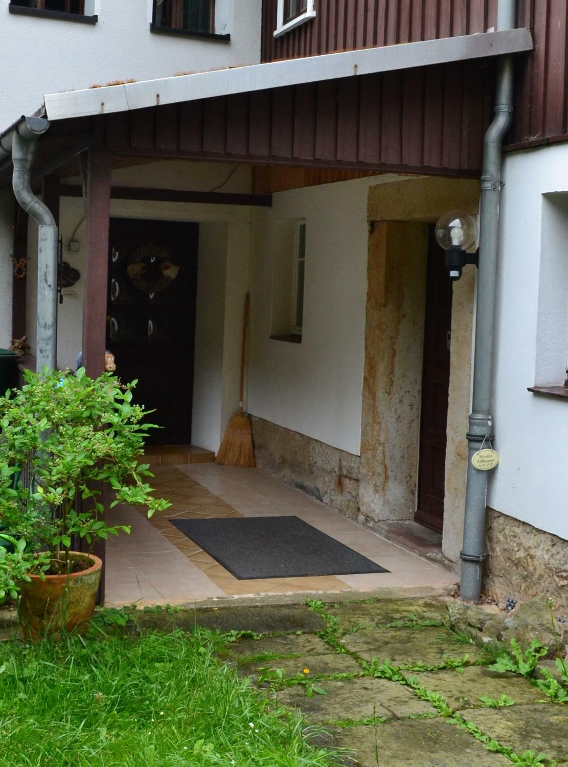 Eingang aussen.jpg