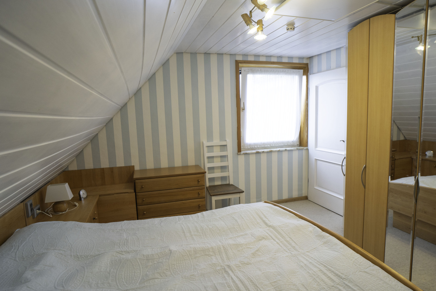 Schlafzimmer 1 a reduz.jpg