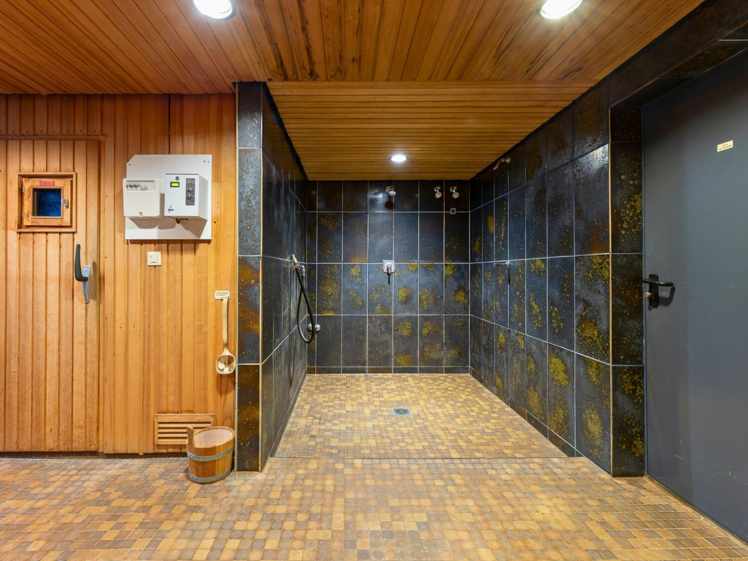 Westerland Fewo See-Lün_Dusche Saunabereich.jpg