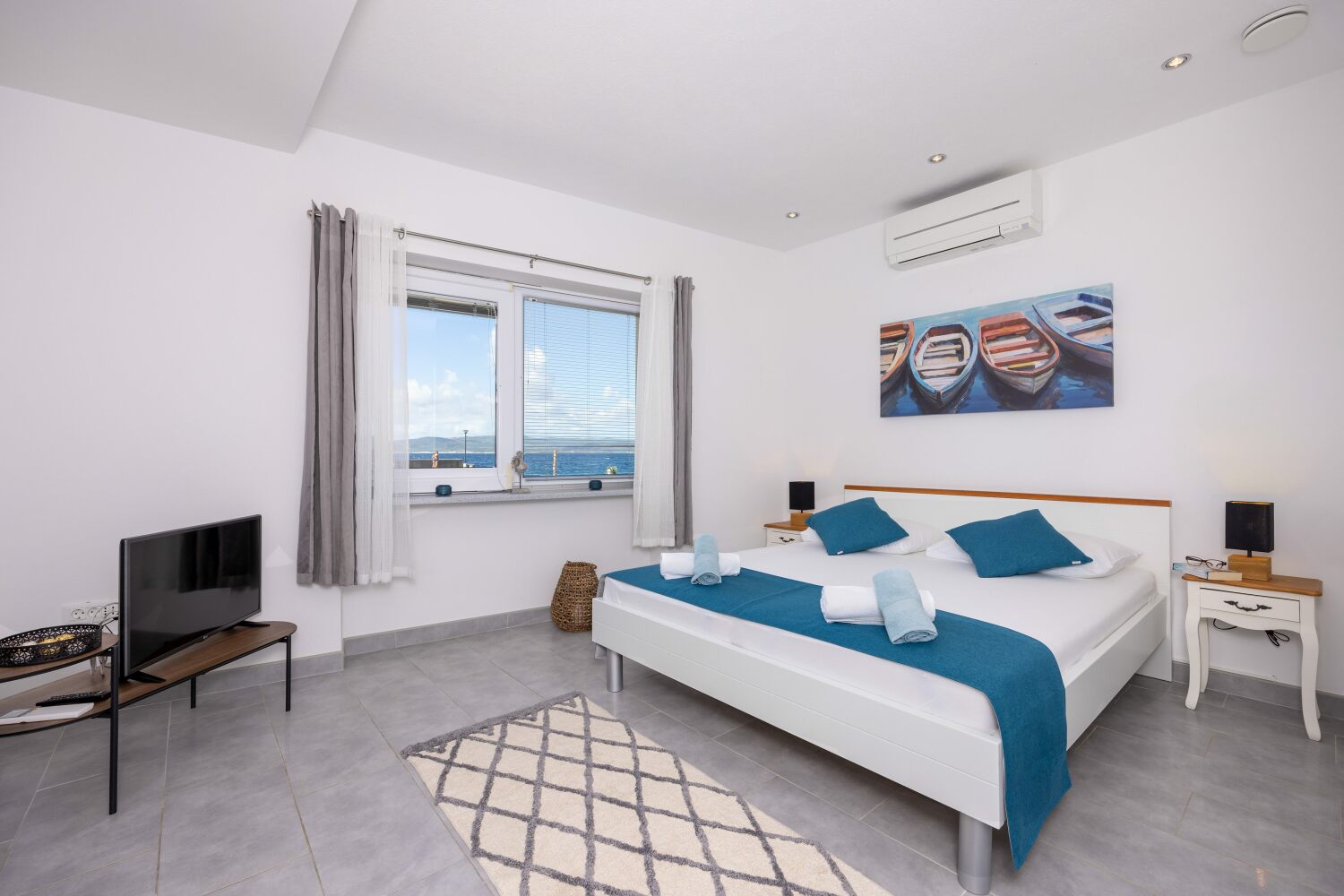 5_a22_bedroom1_5b - tiny.jpg