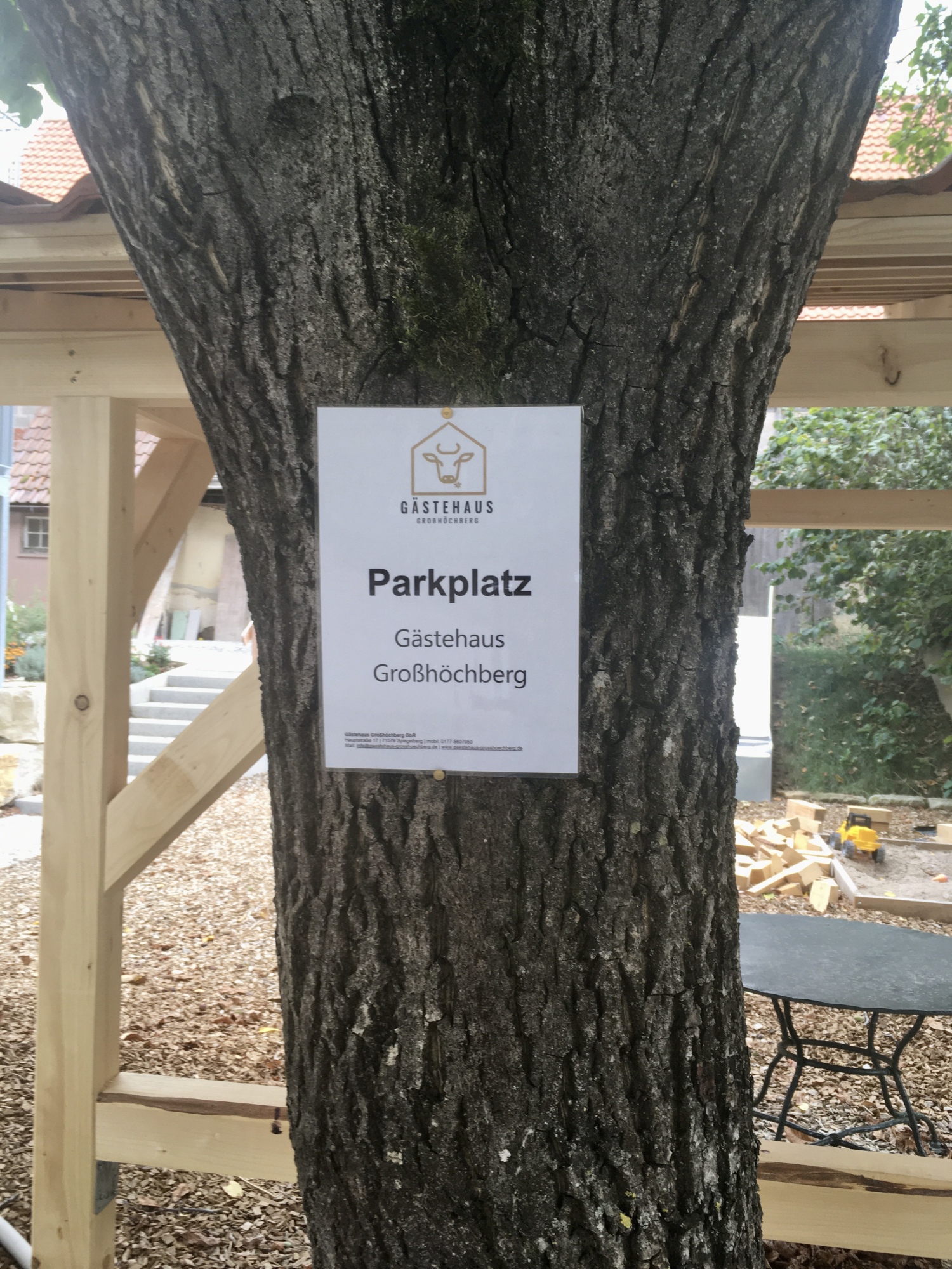 Parkplatz_Gästehaus Großhöchberg.JPEG