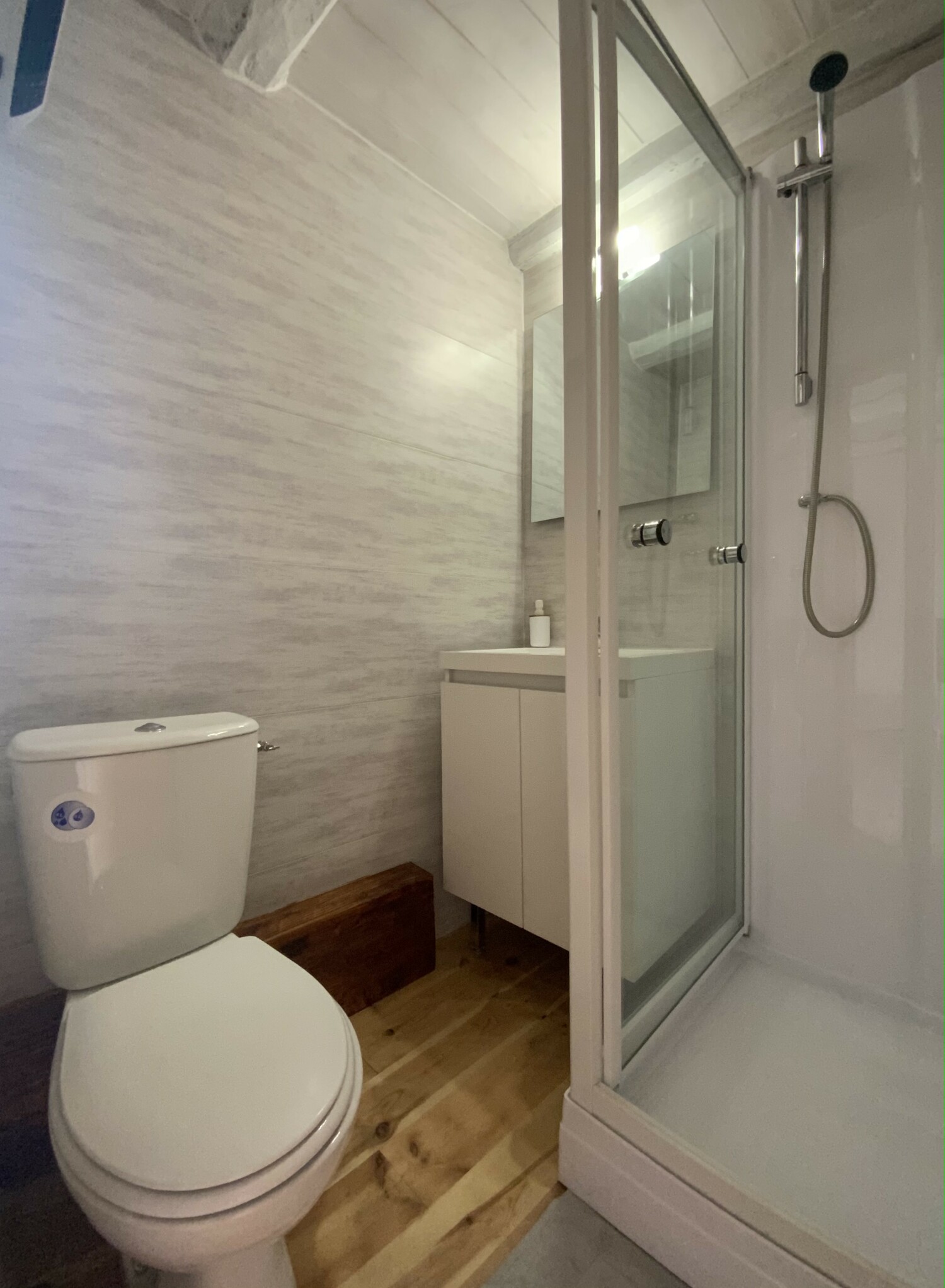 salle d'eau Edith.jpg