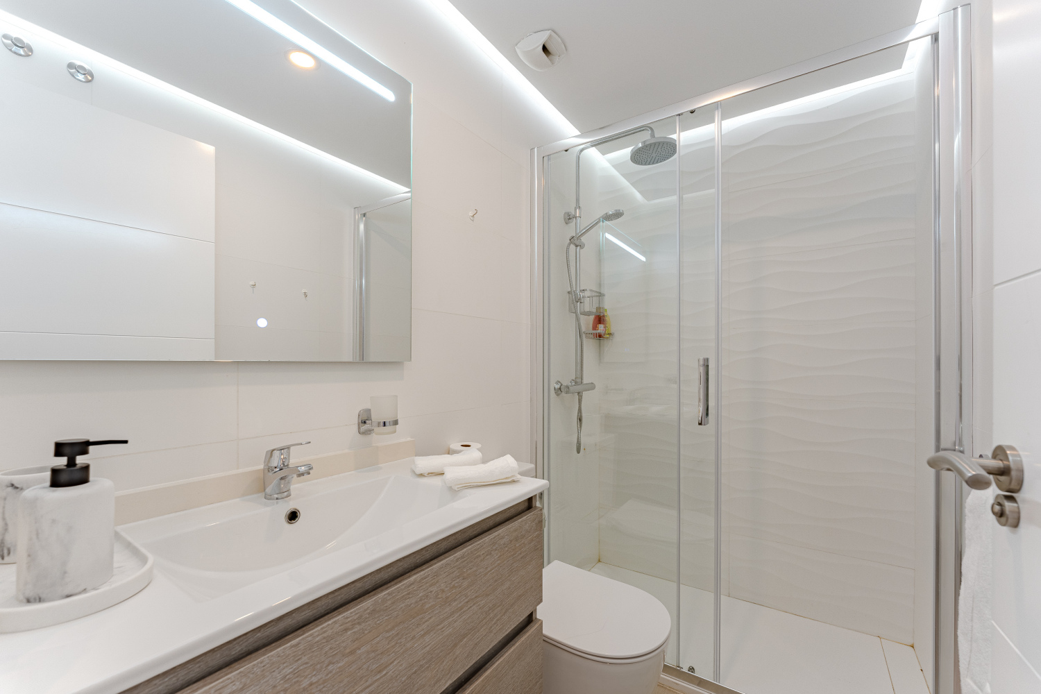 610 VIP bathroom.jpg