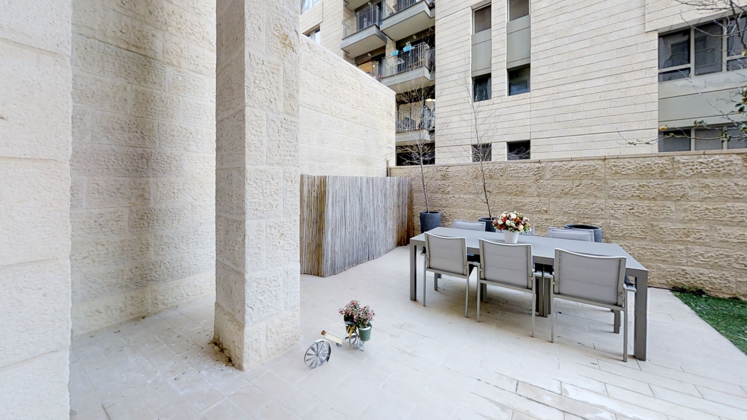 Mounbaz-Lobby (1).jpg