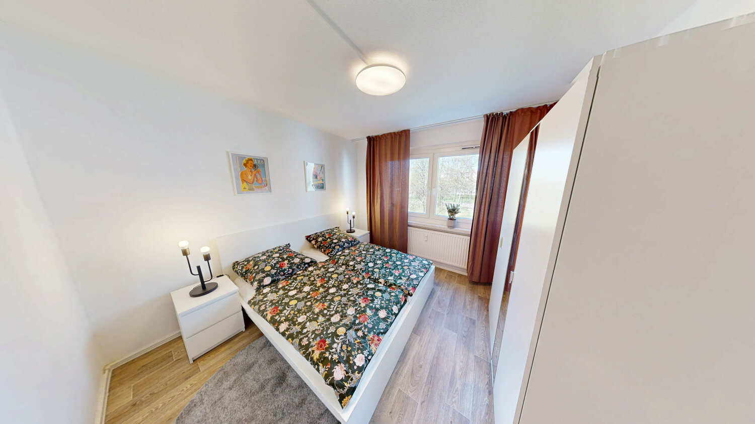 Schlafzimmer (4).jpg