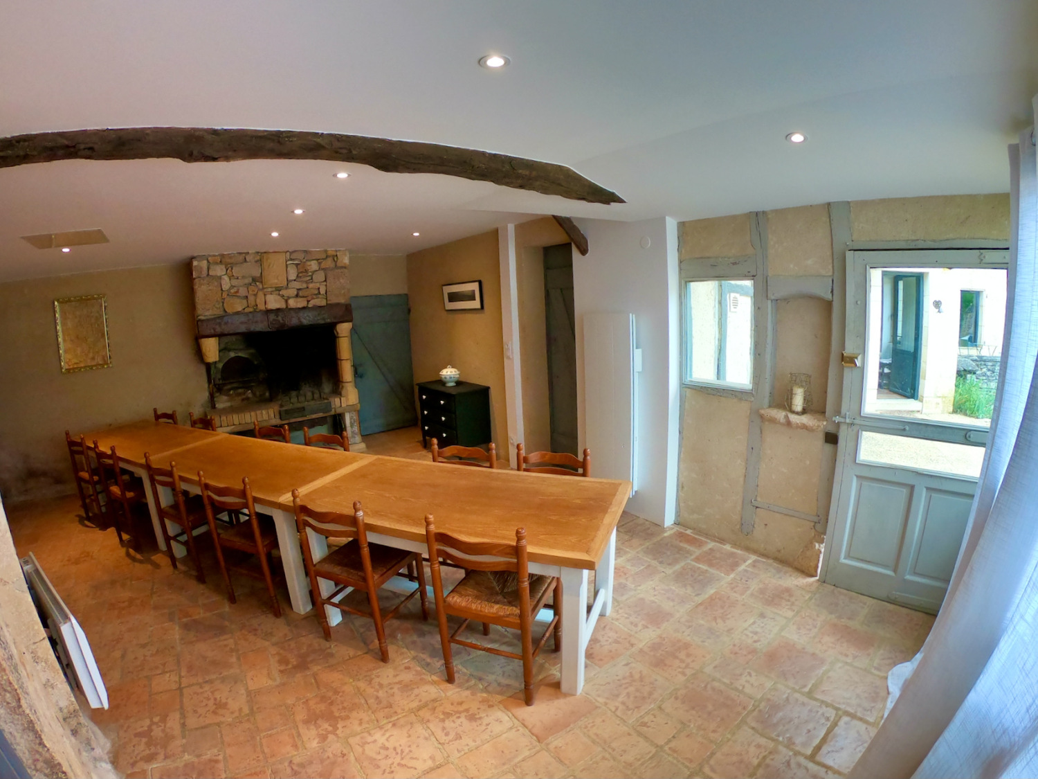 Gite - RDC - Salle a manger - 1.jpeg