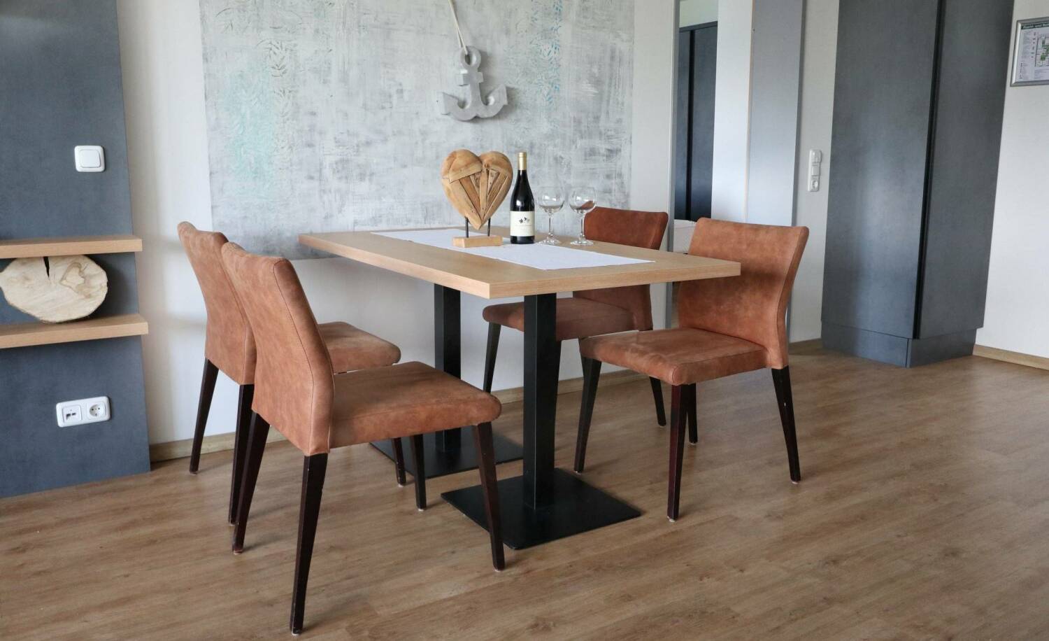 Esstisch 03 orginal bearbeitet (2).jpg