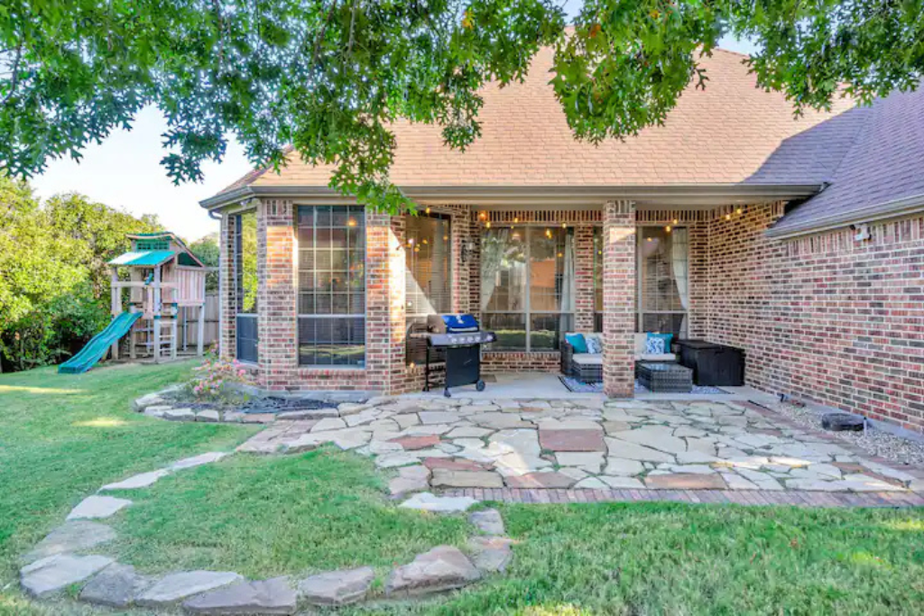 Larreta Airbnb pics  (4).png