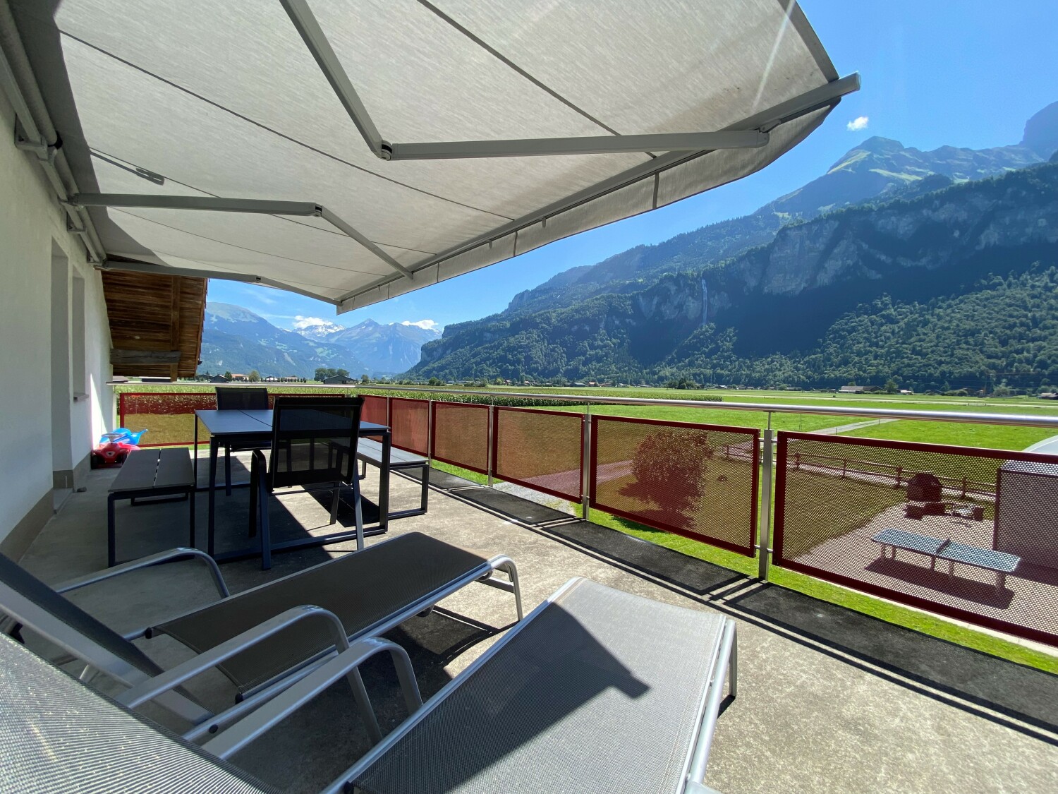 Aussicht mit Sonnenschirm.jpg