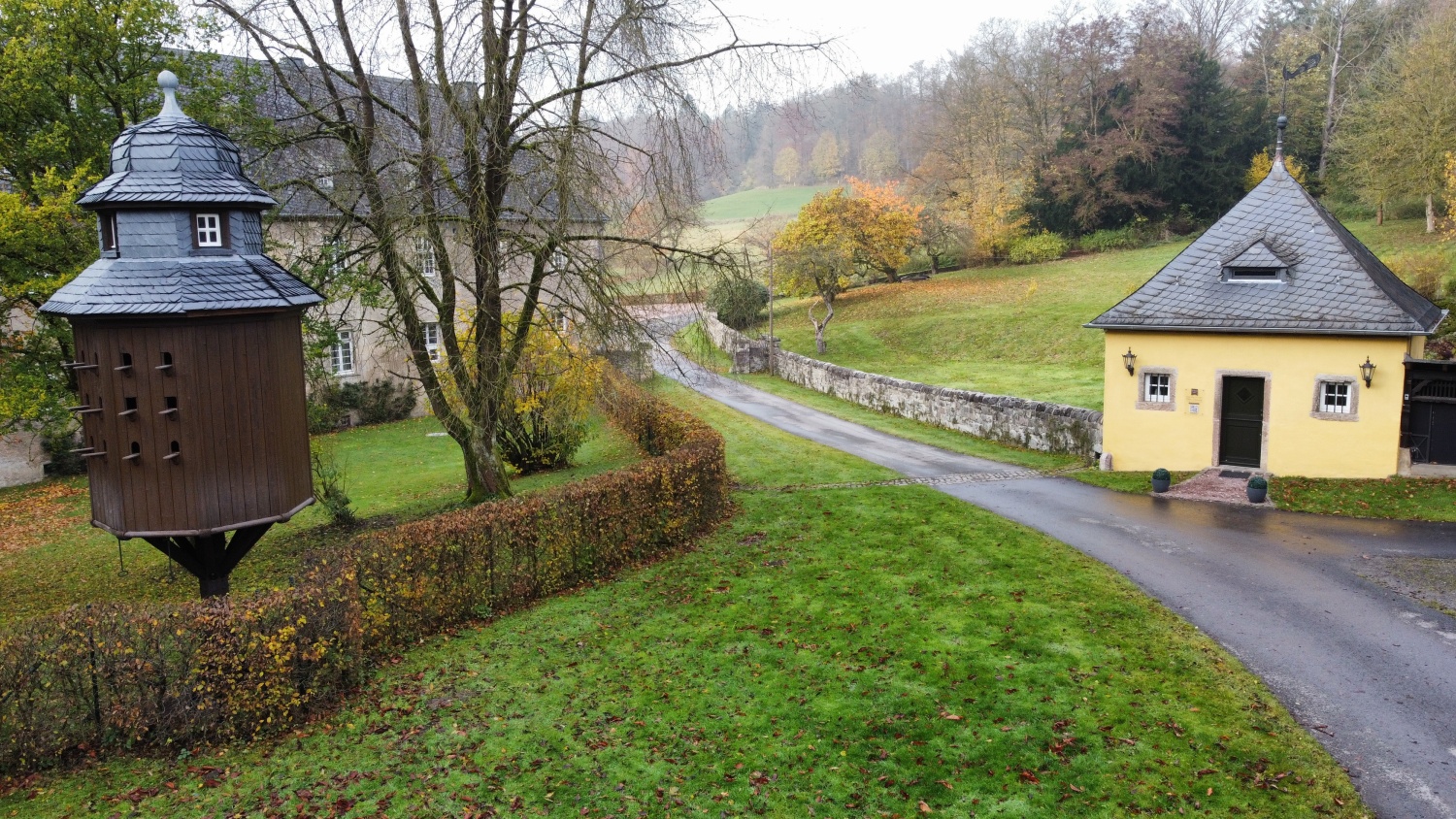 Schmiede mit Taubenhaus.jpg