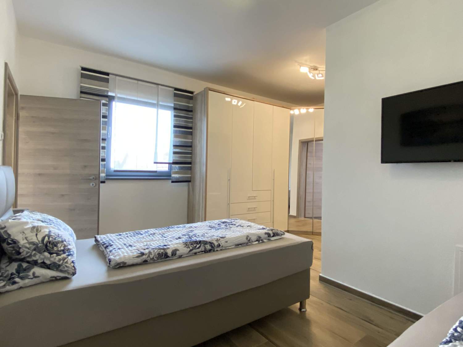 WA324_(App. Hans) Joh.-Seb.-Bach-Str. 19, 92442 Wackersdorf (7).jpg