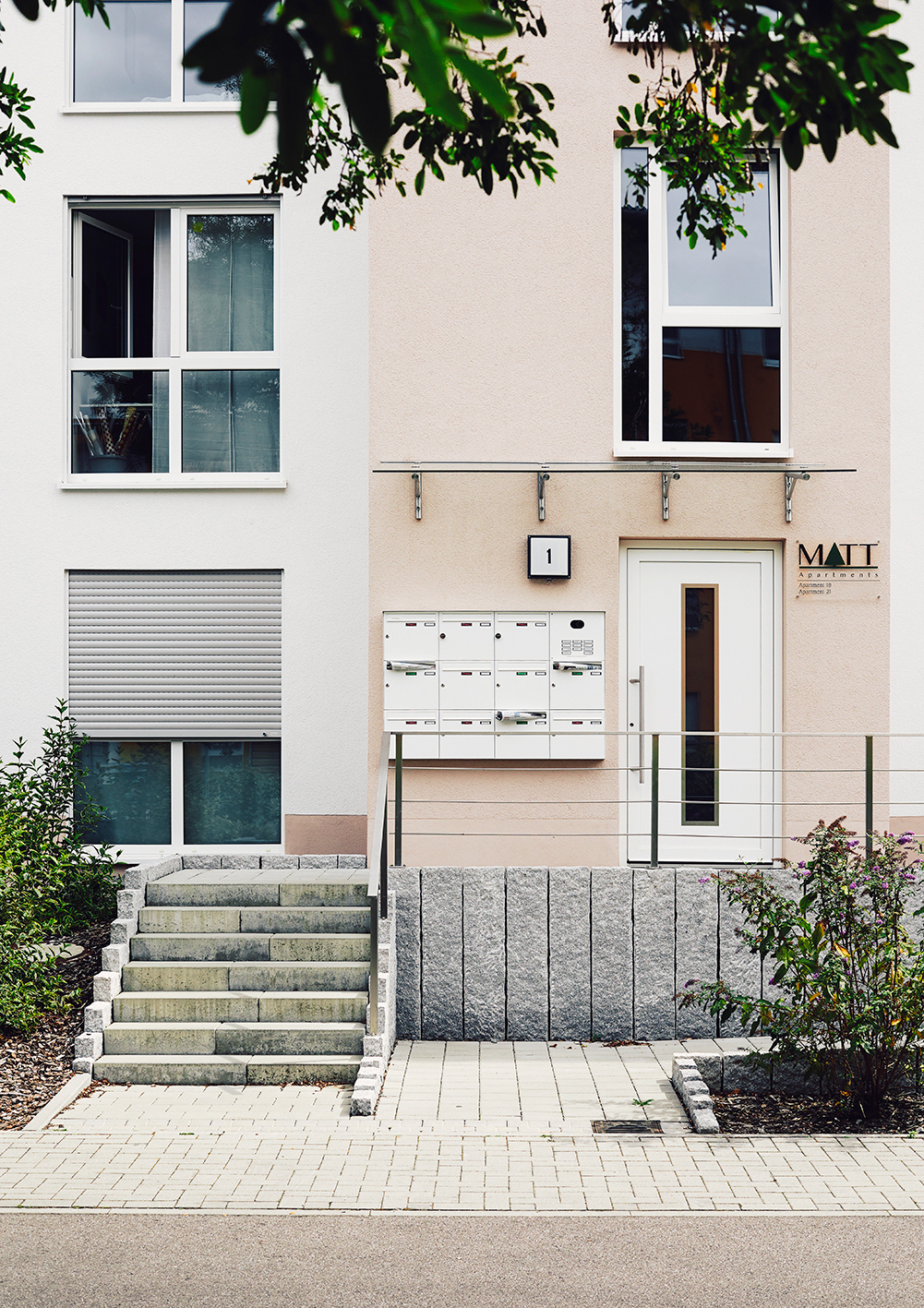 matt-apartments-offenburg-eingangsbereich-hausnummer1.jpg
