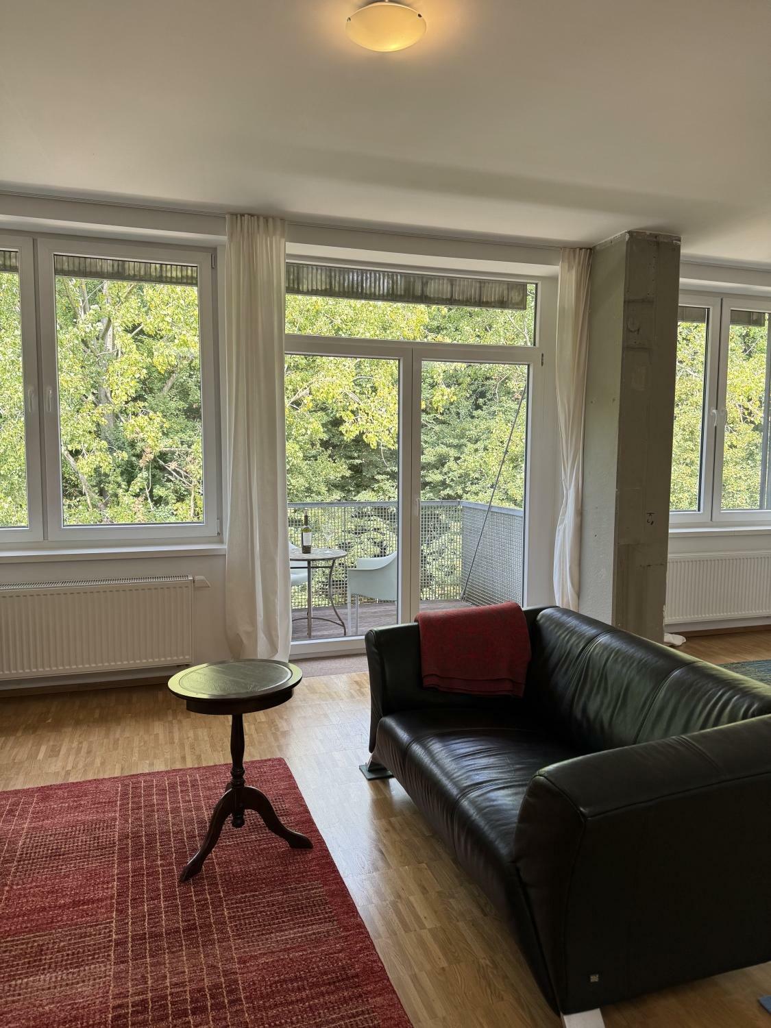 2.6 Wohnzimmer Balkon.jpeg