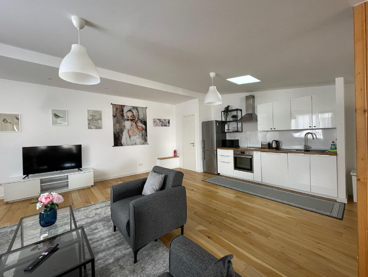 2023-11-28 17_27_57-Tolles Loft Apartment im Herzen von Mitte, Berlin.png